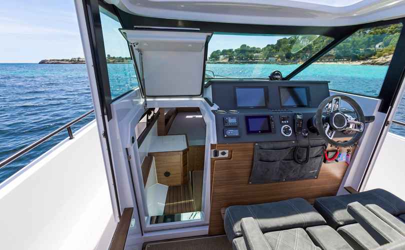 Axopar 37 XC Cross Cabin