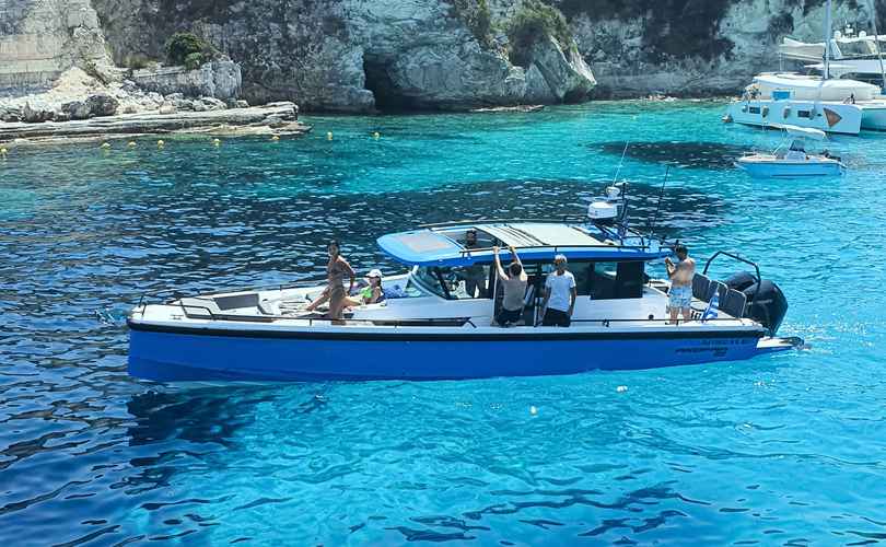 Axopar 37 XC Cross Cabin
