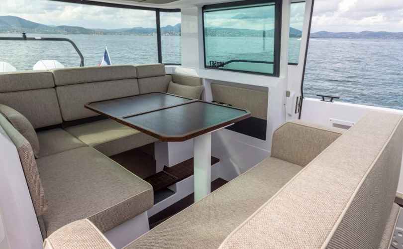 Axopar 37 XC Cross Cabin