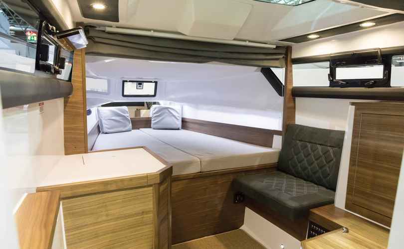 Axopar 37 XC Cross Cabin