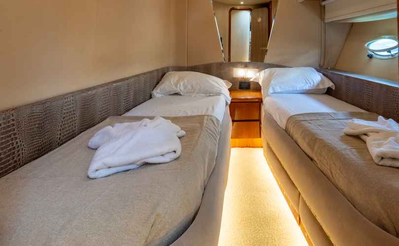 Photo Azimut 43 S (2002)