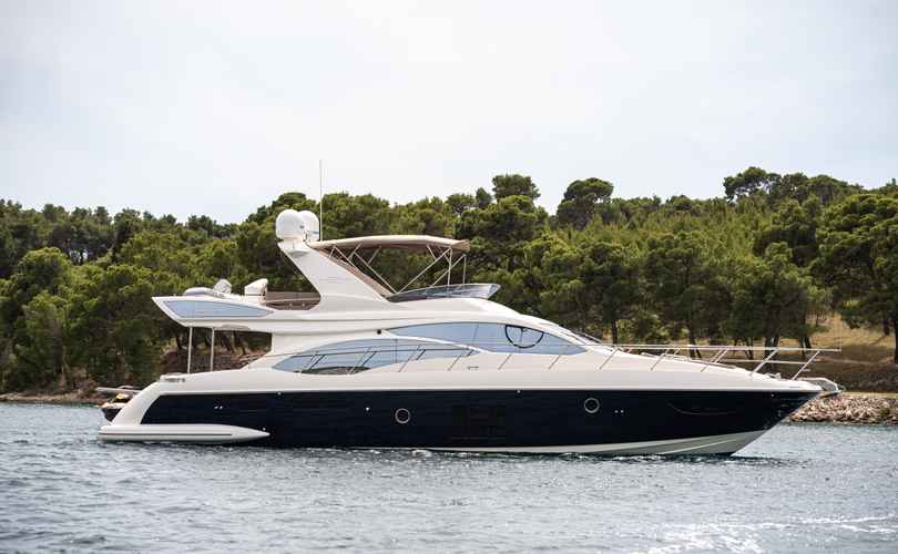 Photo Azimut 58 (2010)