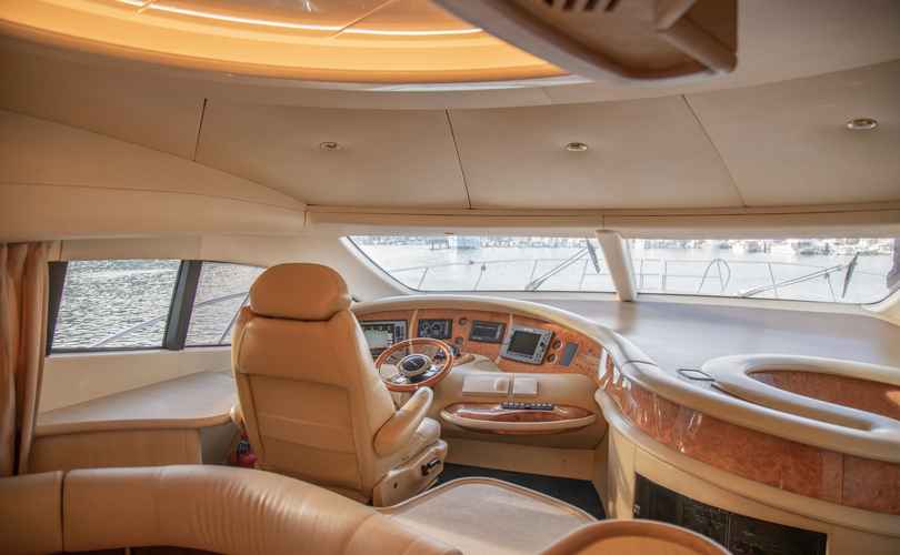 Azimut 68 Fly