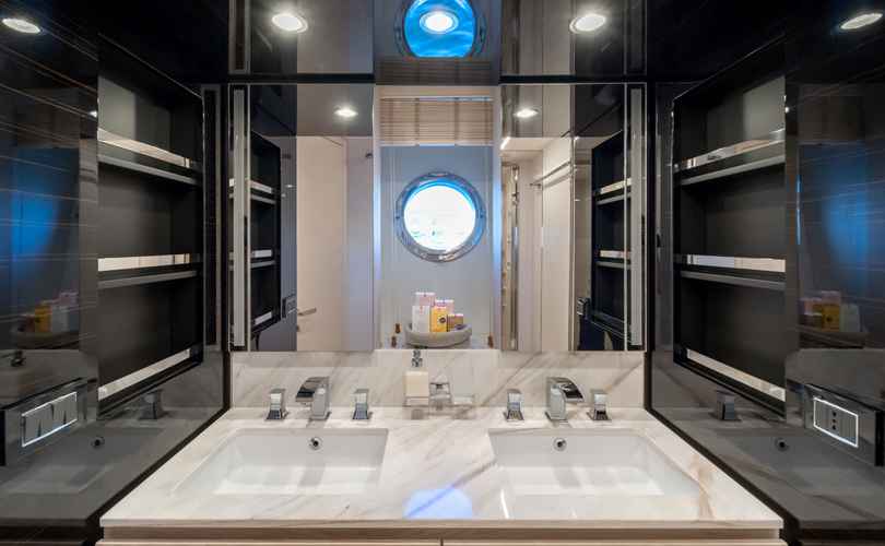 Photo Azimut 72 (2018)