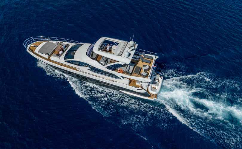 Photo Azimut 72 (2017)