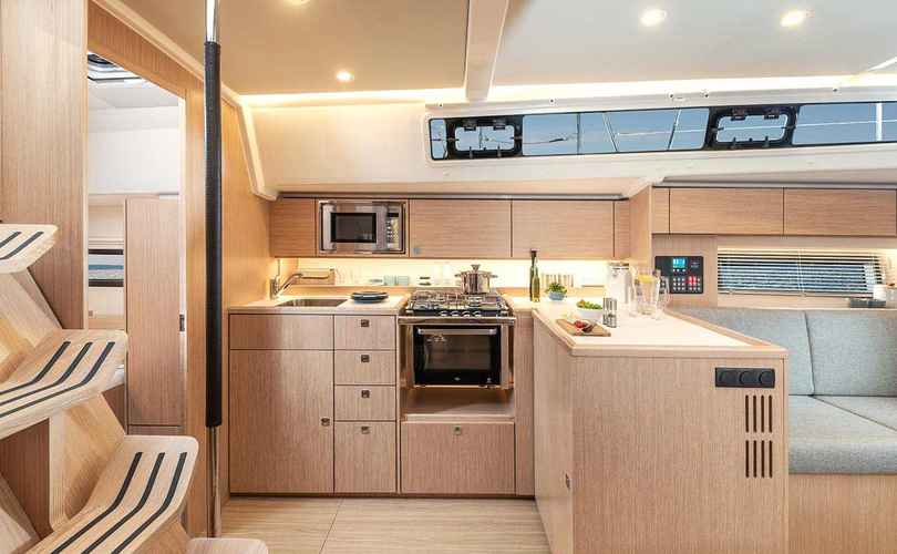 Photo Bavaria C42 (2024)