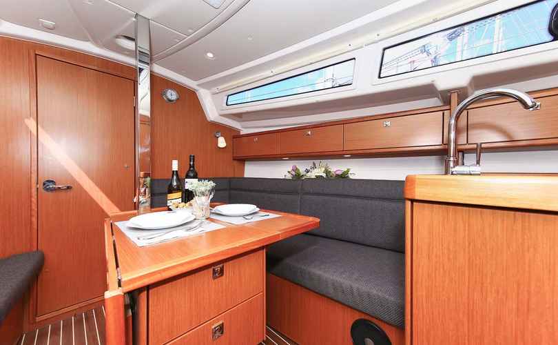Bavaria Cruiser 33