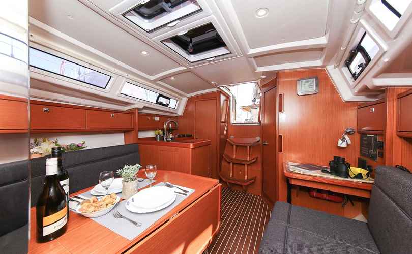 Bavaria Cruiser 33