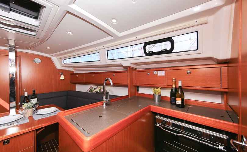 Bavaria Cruiser 33
