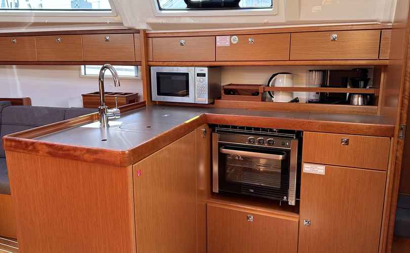 Bavaria Cruiser 37