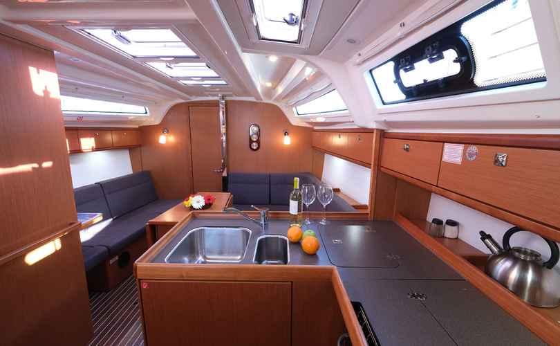 Bavaria Cruiser 37