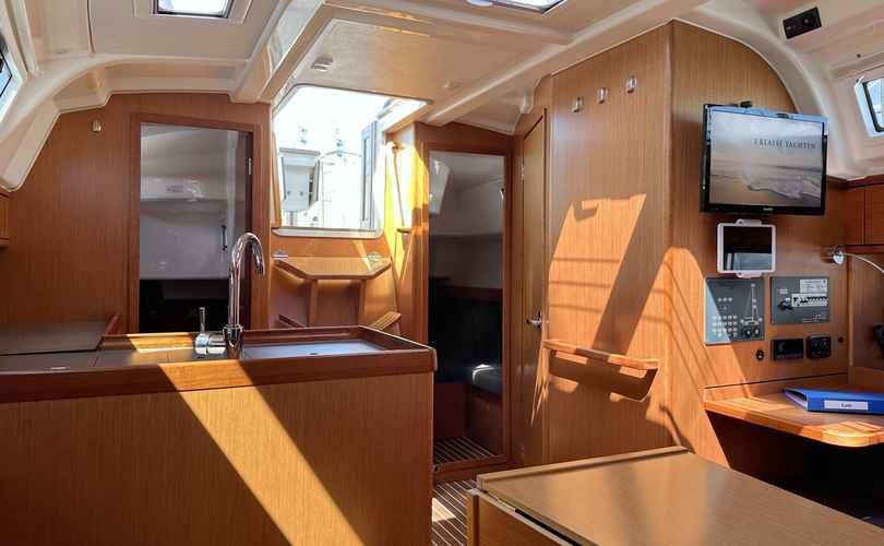 Bavaria Cruiser 37