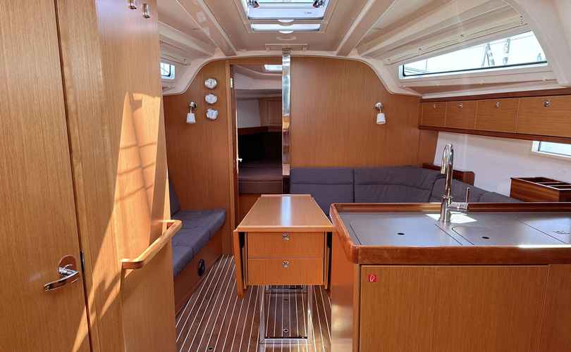 Bavaria Cruiser 37