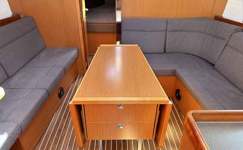 Bavaria Cruiser 37