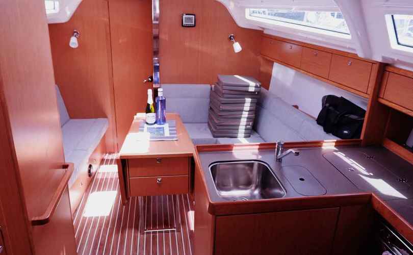Bavaria Cruiser 37