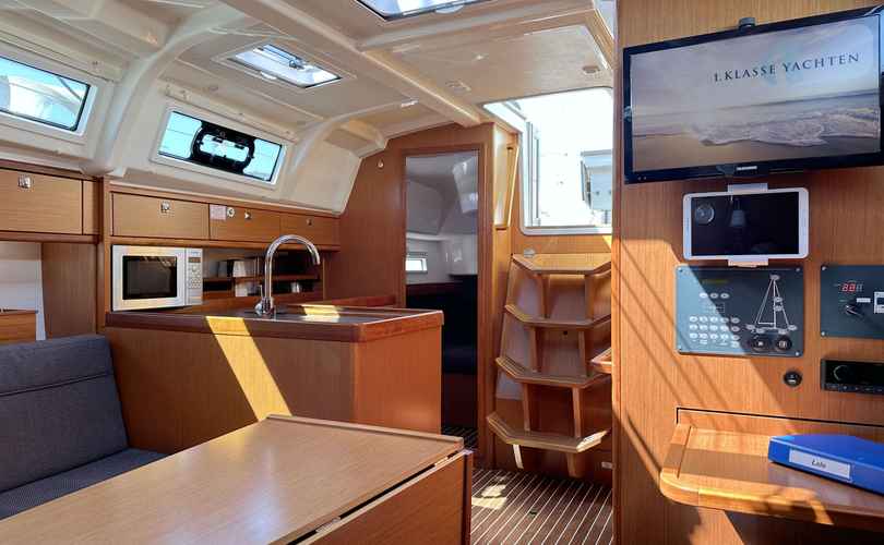 Bavaria Cruiser 37