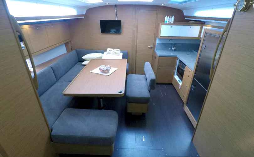 Dufour 470
