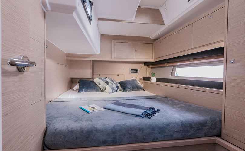Dufour 470