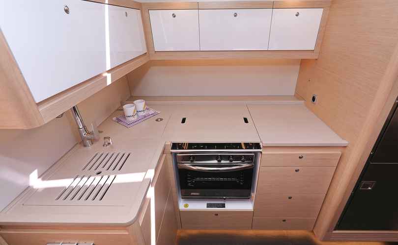 Dufour 470