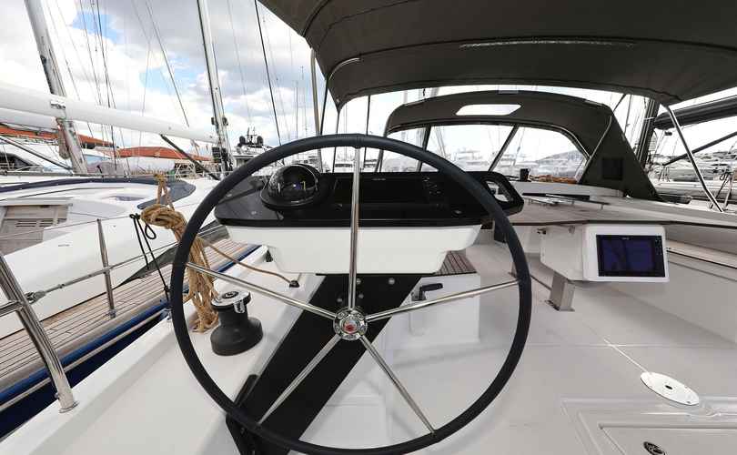 Dufour 470