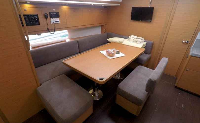 Dufour 470