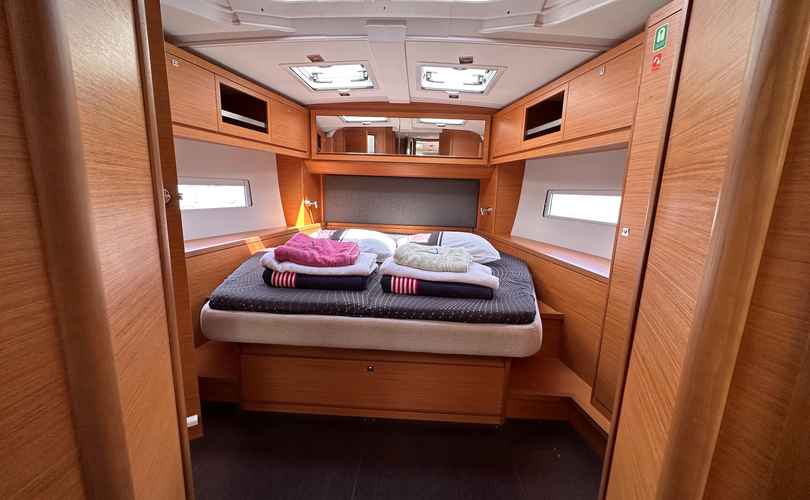 Dufour 470