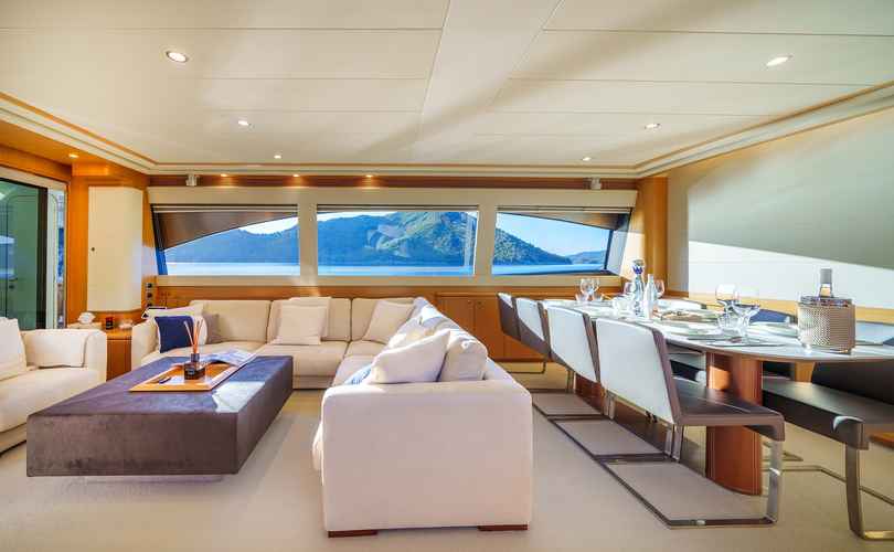 Ferretti 830