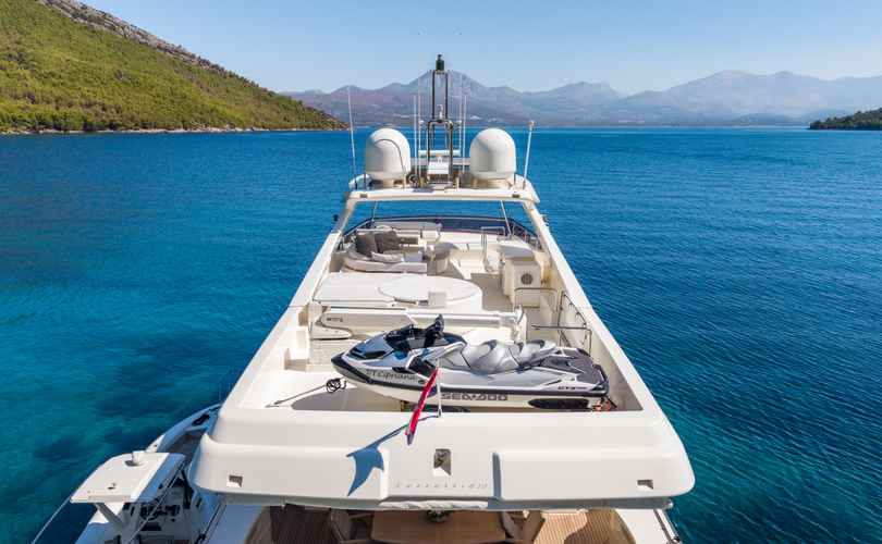 Ferretti 830
