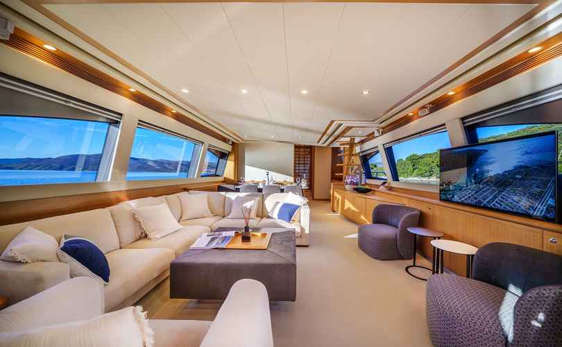 Ferretti 830