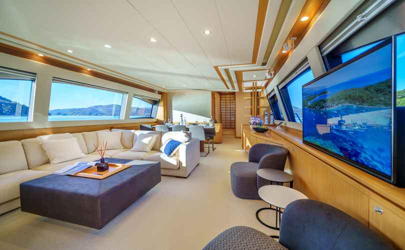 Ferretti 830