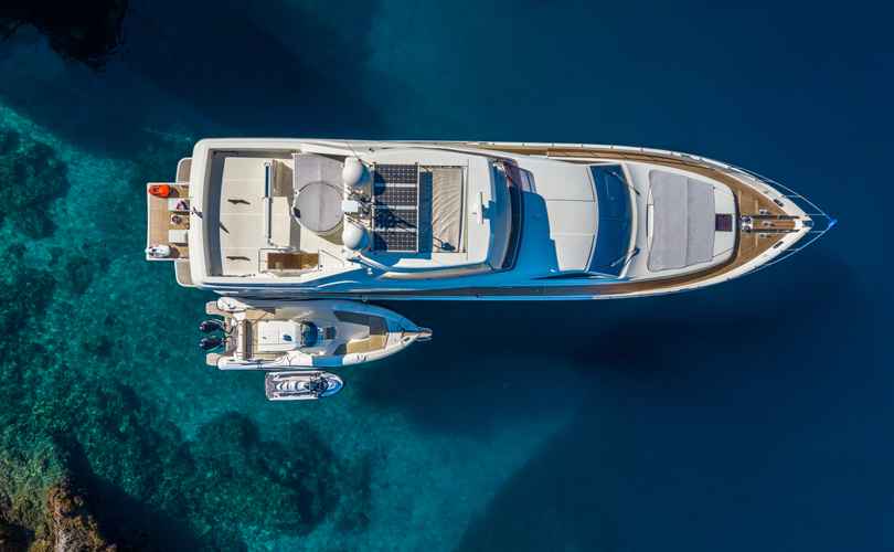 Ferretti 830