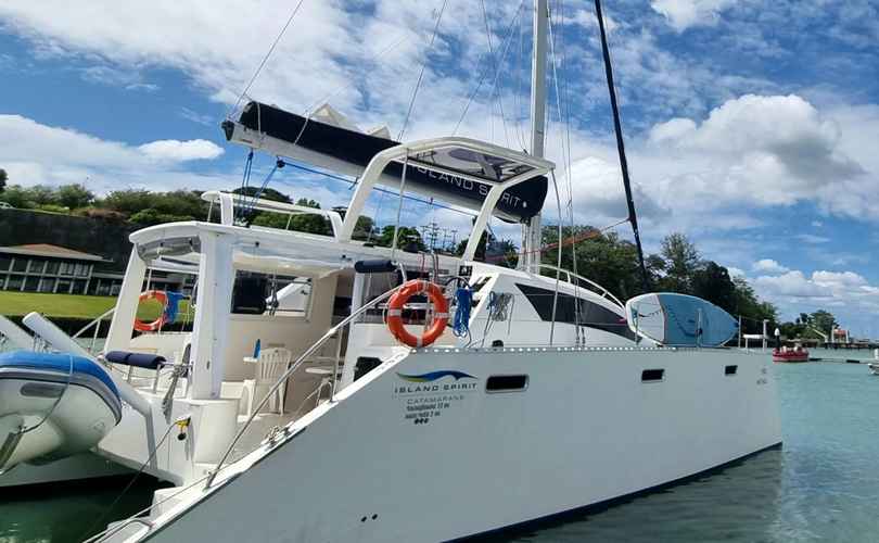 Island Spirit 410