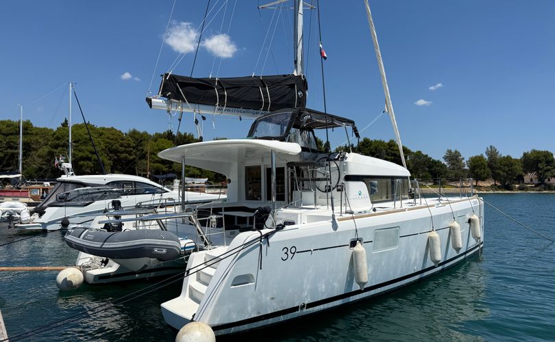 Lagoon 39