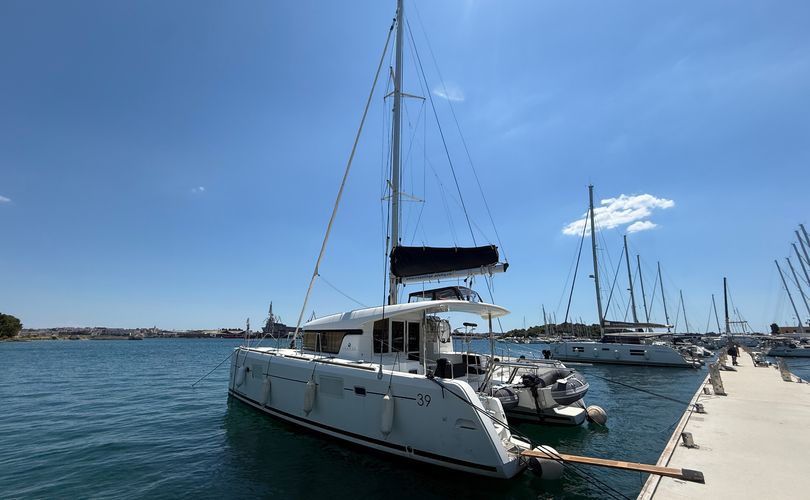 Lagoon 39