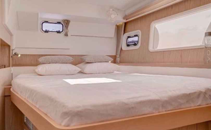 Photo Lagoon 400 (2012)