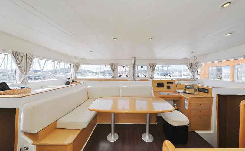 Photo Lagoon 400 (2012)