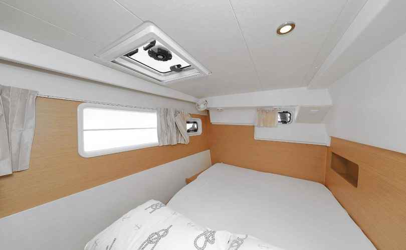 Photo Lagoon 400 (2012)