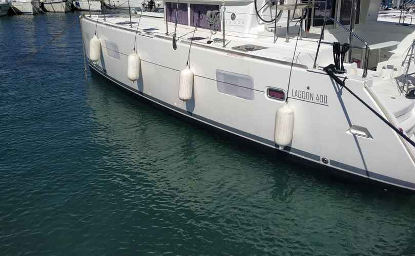 Photo Lagoon 400 (2011)