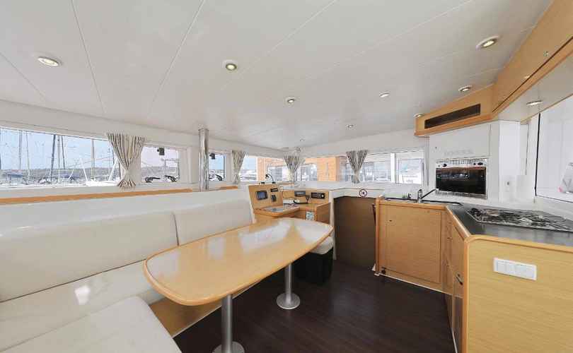 Photo Lagoon 400 (2012)