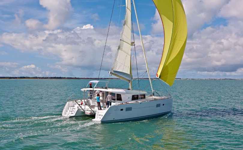Photo Lagoon 400 (2012)