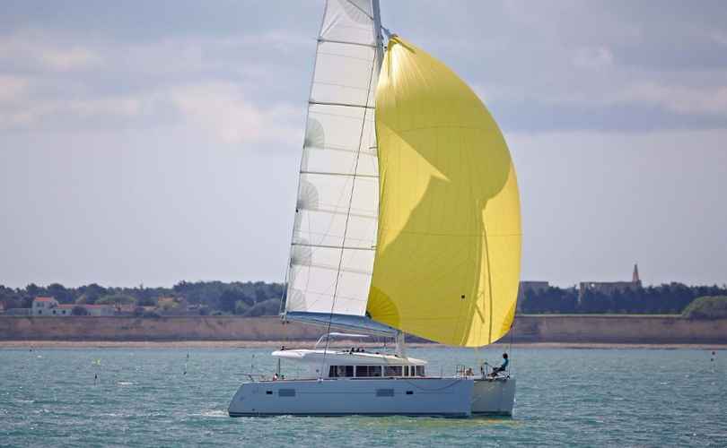 Photo Lagoon 400 (2012)
