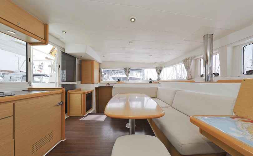 Photo Lagoon 400 (2012)