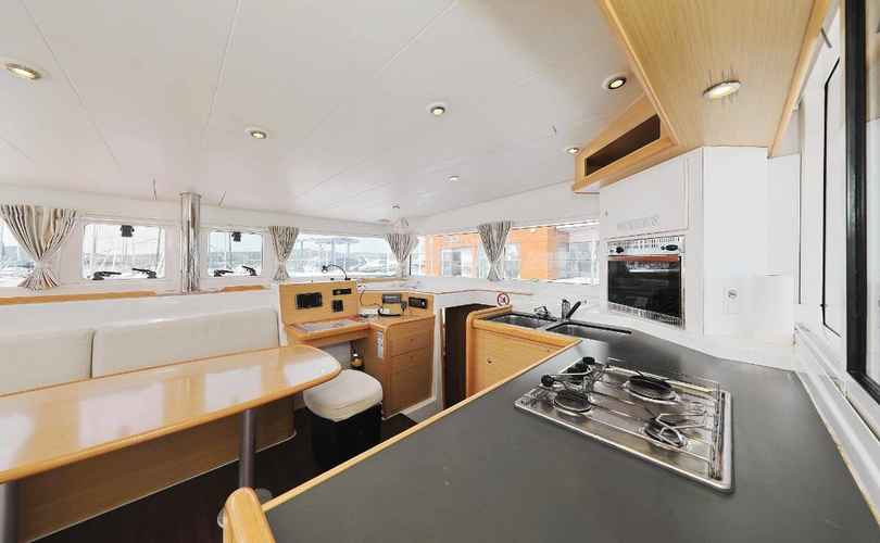 Photo Lagoon 400 (2012)