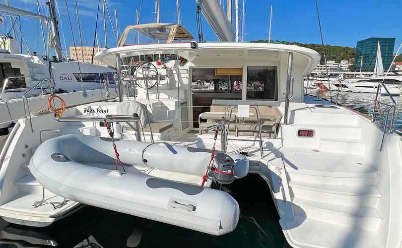 Photo Lagoon 400 (2012)