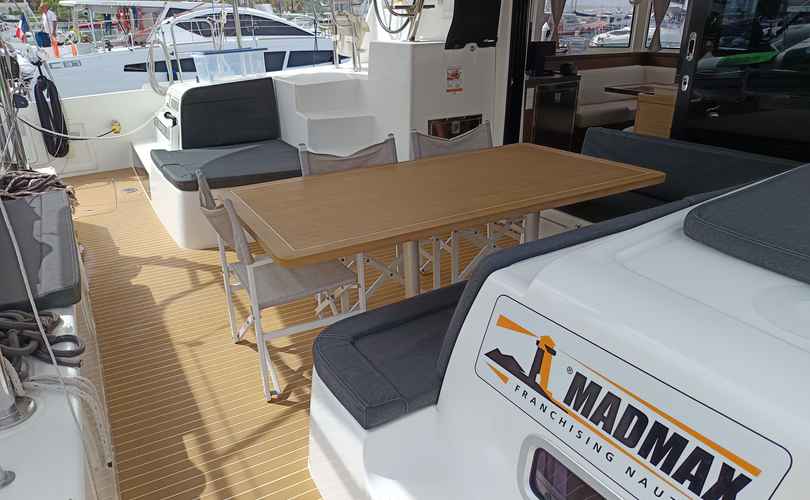 Lagoon 42