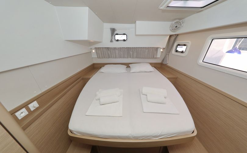 Lagoon 42