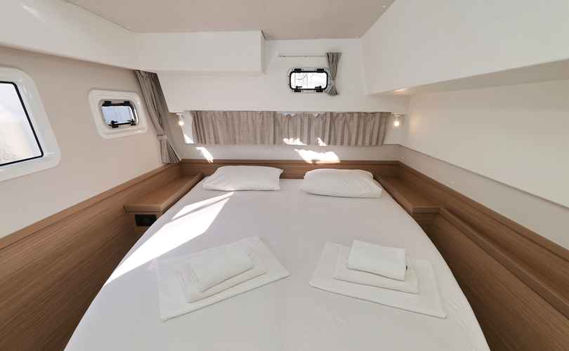 Lagoon 42