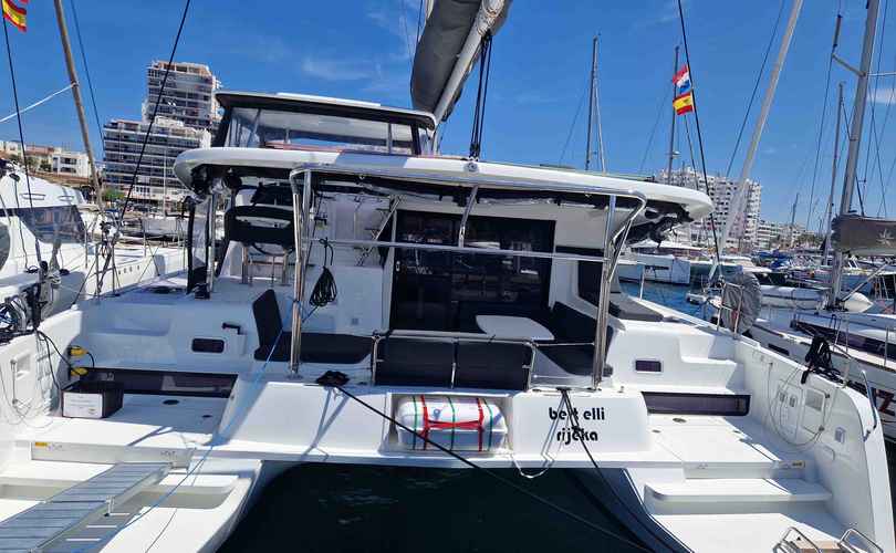 Lagoon 42
