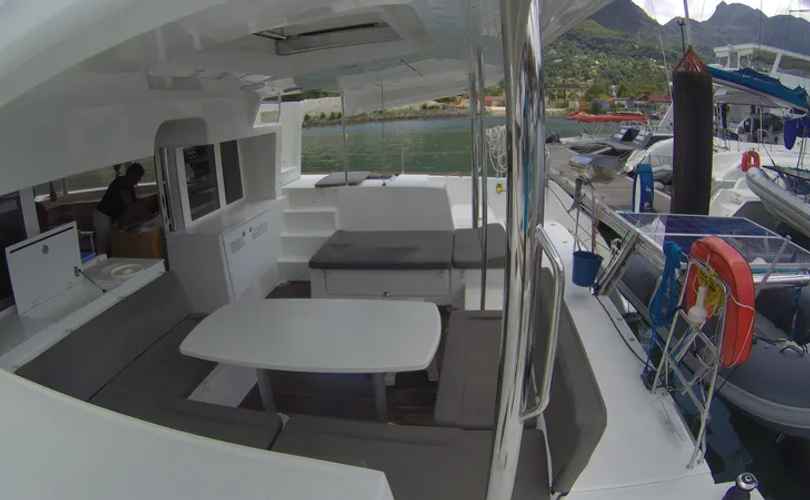 Lagoon 42