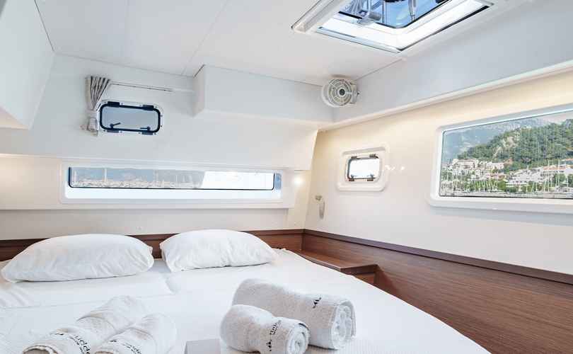 Lagoon 42